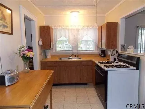 606 Engleman Ave, Scotia, NY 12302 photo 4