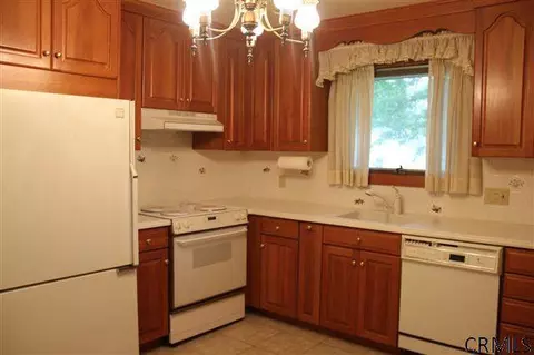 1216 Hendrickson Ave, Schenectady, NY 12309 photo 4