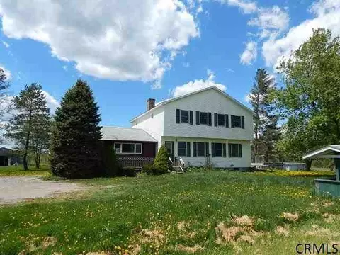 482 Hilltop Rd, Sprakers, NY 12166 photo 1