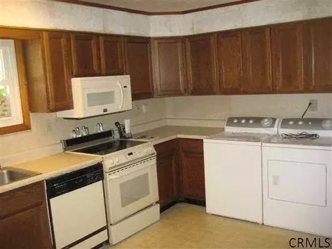 16 Larch St, Leeds, NY 12451 photo 5