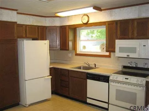 16 Larch St, Leeds, NY 12451 photo 4