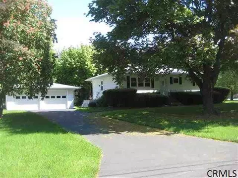 16 Larch St, Leeds, NY 12451 photo 2