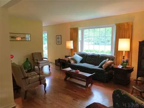 16 Eberle Rd, Latham, NY 12110 photo 3