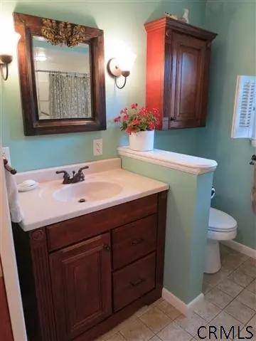 16 Eberle Rd, Latham, NY 12110 photo 4