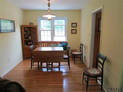 16 Eberle Rd, Latham, NY 12110 photo 2