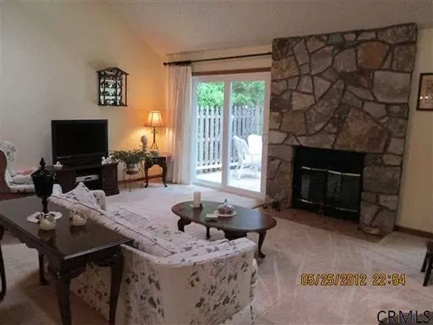 3 Standish Dr, Glenmont, NY 12077 photo 9