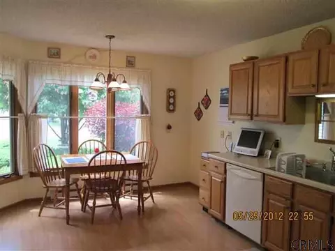 3 Standish Dr, Glenmont, NY 12077 photo 5
