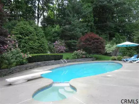 6 Macaffer Dr, Menands, NY 12204 photo 4