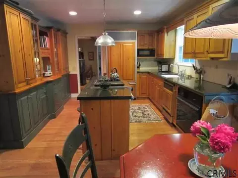 6 Macaffer Dr, Menands, NY 12204 photo 6