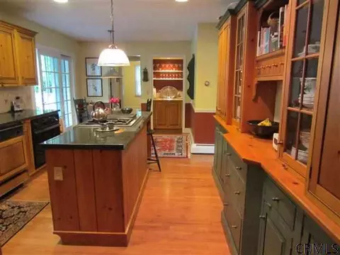 6 Macaffer Dr, Menands, NY 12204 photo 8
