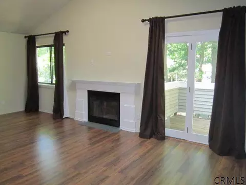 209 Grenadier Ct, Clifton Park, NY 12065 photo 5