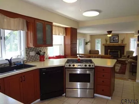 7 Kasper Dr, Clifton Park, NY 12065 photo 8