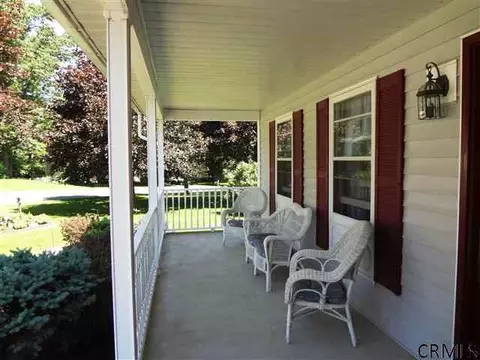 7 Kasper Dr, Clifton Park, NY 12065 photo 3