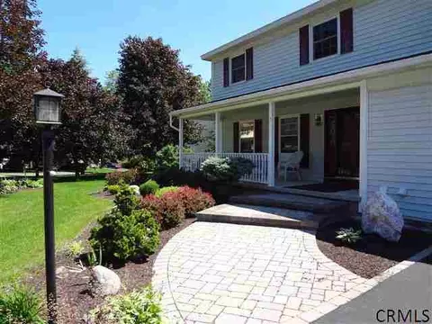 7 Kasper Dr, Clifton Park, NY 12065 photo 2