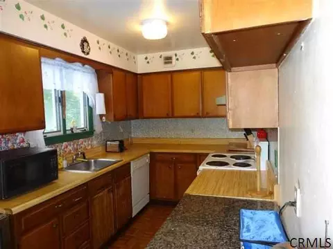 8 Salem Rd, Delmar, NY 12054 photo 4