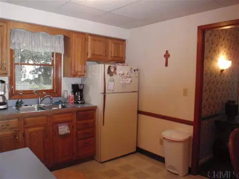 910 Beaver St, Schenectady, NY 12308 photo 5