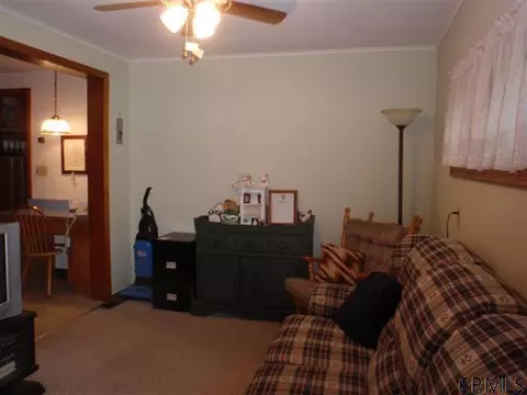 910 Beaver St, Schenectady, NY 12308 photo 3