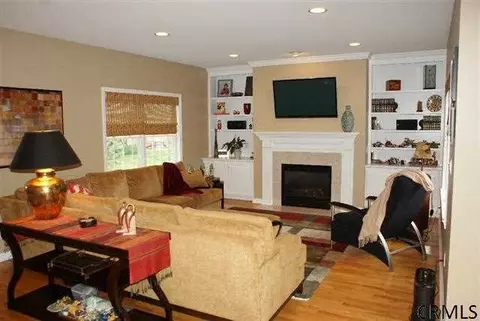 10 Durham Ct, Delmar, NY 12054 photo 8