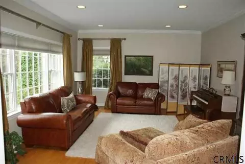 10 Durham Ct, Delmar, NY 12054 photo 3