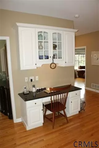 10 Durham Ct, Delmar, NY 12054 photo 7