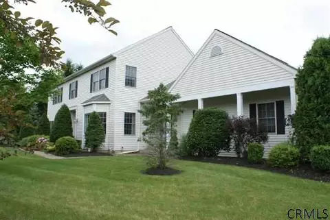 10 Durham Ct, Delmar, NY 12054 photo 2