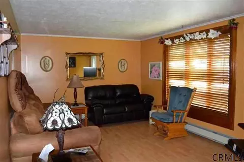 148 Thruview Dr, Amsterdam, NY 12010 photo 3