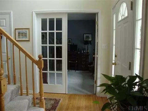 24 Eileen Ln, Glenmont, NY 12077 photo 7
