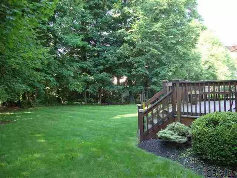 24 Eileen Ln, Glenmont, NY 12077 photo 5
