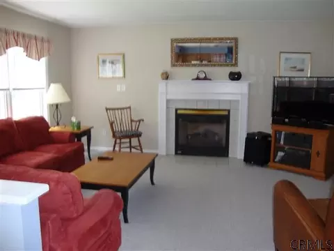 24 Eileen Ln, Glenmont, NY 12077 photo 12
