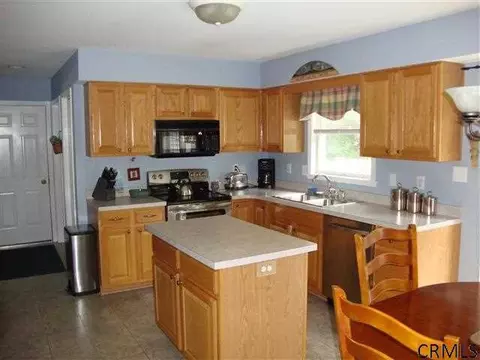 24 Eileen Ln, Glenmont, NY 12077 photo 13