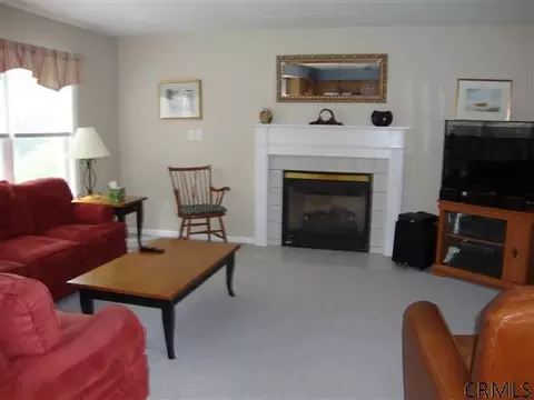 24 Eileen Ln, Glenmont, NY 12077 photo 10