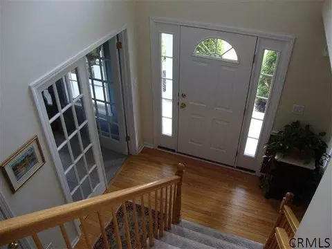 24 Eileen Ln, Glenmont, NY 12077 photo 19