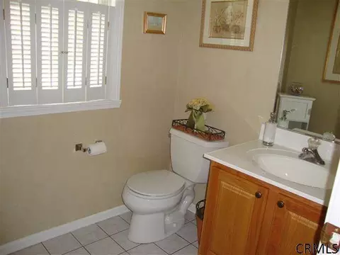 24 Eileen Ln, Glenmont, NY 12077 photo 18
