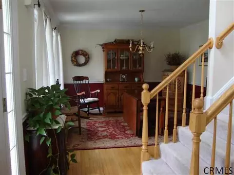 24 Eileen Ln, Glenmont, NY 12077 photo 8