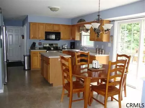 24 Eileen Ln, Glenmont, NY 12077 photo 16