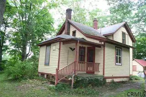 682684 River Rd, Glenmont, NY 12077 photo 1
