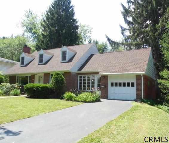 32 Highland Dr, Poughkeepsie, NY 12601 photo 2