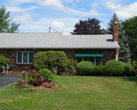 10 Marathon Ln, Slingerlands, NY 12159 photo 1