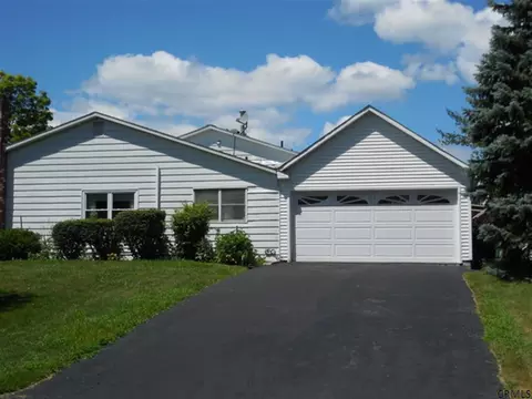 10 Marathon Ln, Slingerlands, NY 12159 photo 2