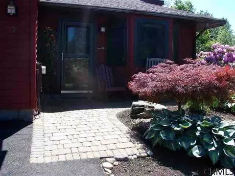 7 Eton Dr, Slingerlands, NY 12159 photo 2