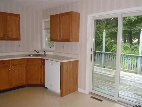 11 Oakleaf Dr, Clifton Park, NY 12065 photo 7