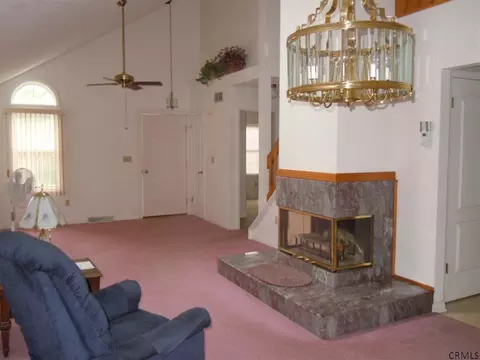 11 Oakleaf Dr, Clifton Park, NY 12065 photo 5