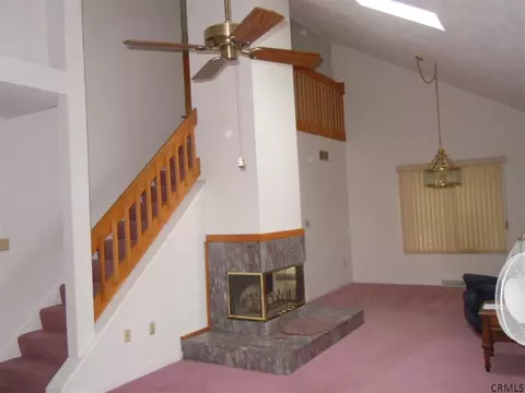 11 Oakleaf Dr, Clifton Park, NY 12065 photo 4