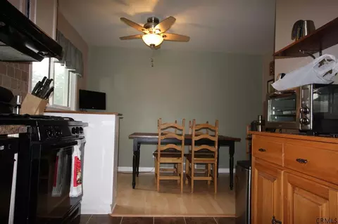 7 Dumbarton Dr, Delmar, NY 12054 photo 7