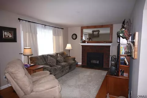 7 Dumbarton Dr, Delmar, NY 12054 photo 9