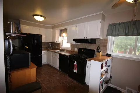 7 Dumbarton Dr, Delmar, NY 12054 photo 5