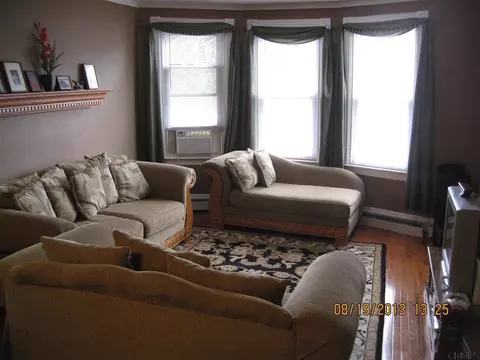 10 Parkview Ct, Troy, NY 12180 photo 2