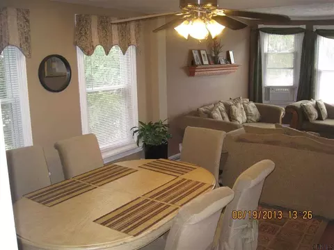 10 Parkview Ct, Troy, NY 12180 photo 4