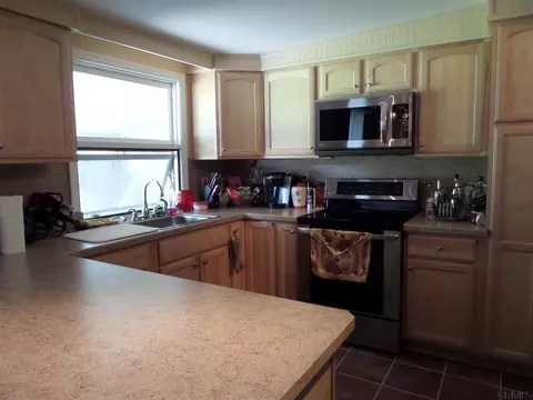 33 Hackett St, Selkirk, NY 12158 photo 9