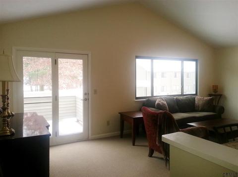 204 Grenadier Ct, Clifton Park, NY 12065 photo 5